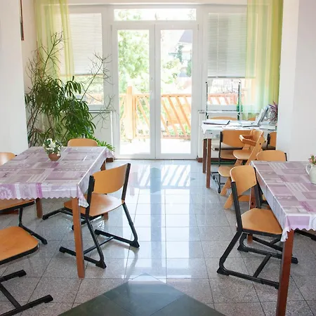 Aquarius Vendeghaz Guest house *