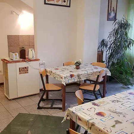 Aquarius Vendeghaz Guest house *